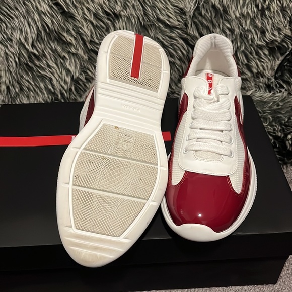 Beautiful flawless, cranberry prada - Picture 2 of 8